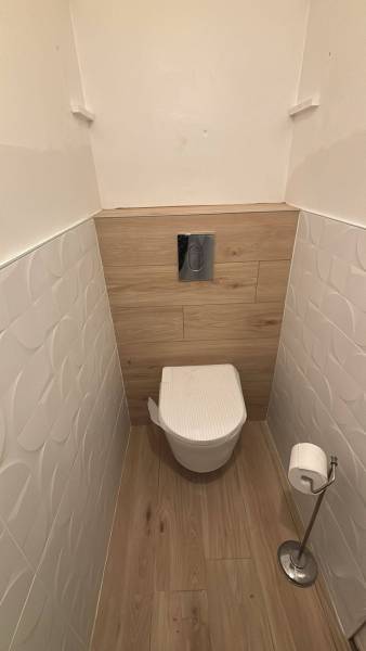 Pose toilettes suspendus à Lyon