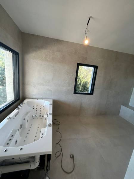 Carreleur dans l'ouest lyonnais: Réalisation de douche italienne et pose de carrelage sol et faience en 120x120 sur Tassin-la-Demi-Lune