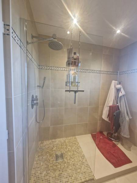 SALLE DE BAIN A RÉNOVER 