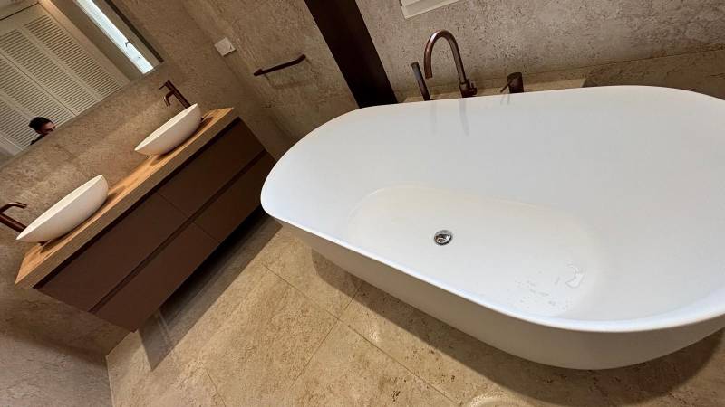 A Genas Combien coute de refaire sa salle de bain de 8m2 entièrement par une douche italienne et baignoire par un professionnel